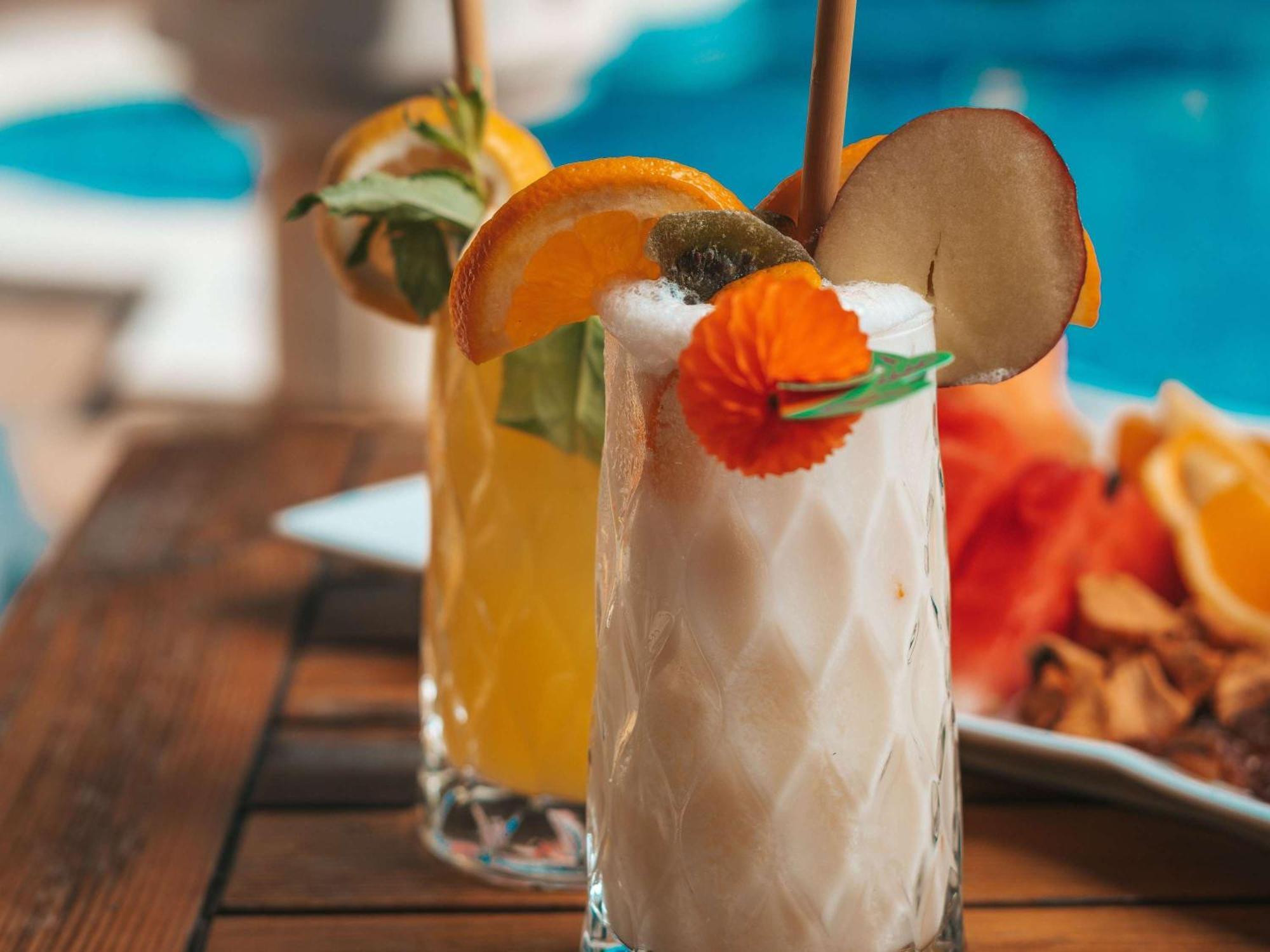 Moevenpick Hotel & Apartments Ghala Μουσκάτ Εξωτερικό φωτογραφία A coconut margarita