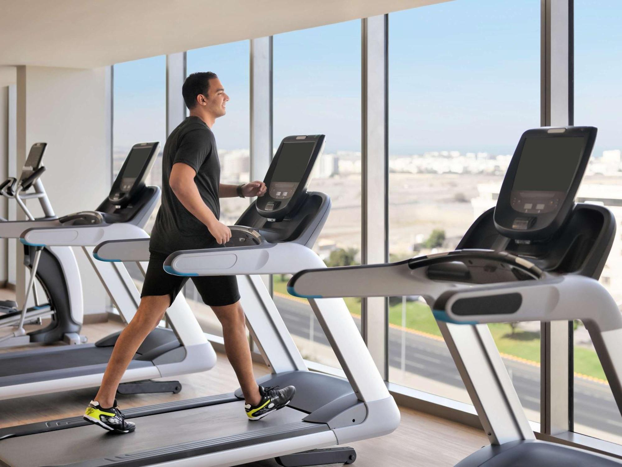 Moevenpick Hotel & Apartments Ghala Μουσκάτ Εξωτερικό φωτογραφία A treadmill