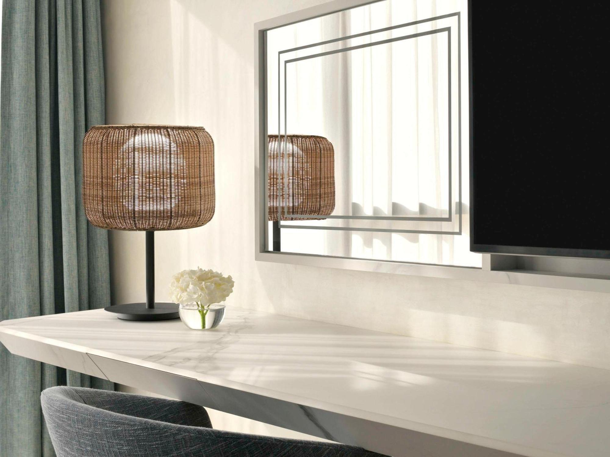 Moevenpick Hotel & Apartments Ghala Μουσκάτ Εξωτερικό φωτογραφία A table lamp